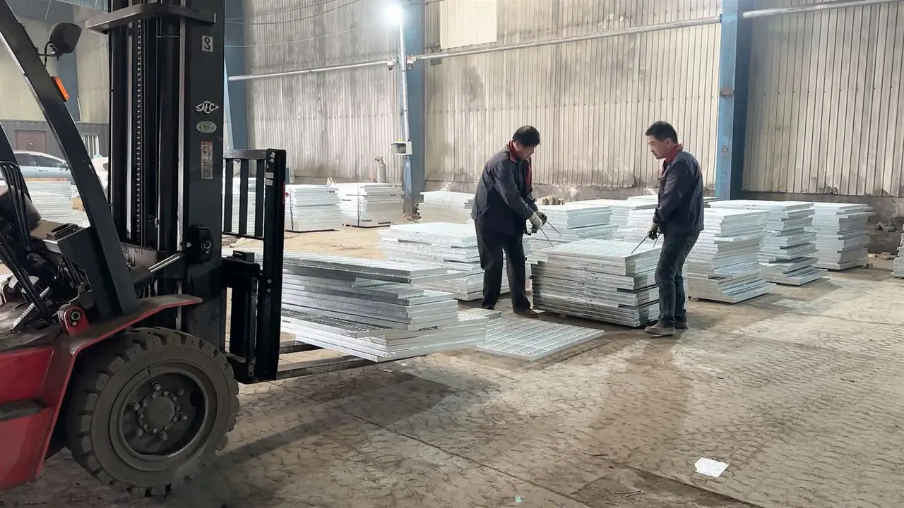 Steel grating bundled and protected for export shipment